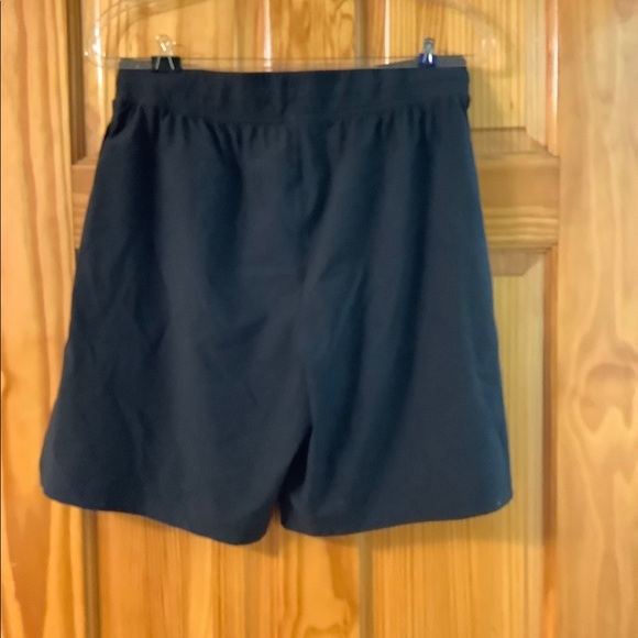 Under Armour Men’s Black Shorts - Picture 2 of 3